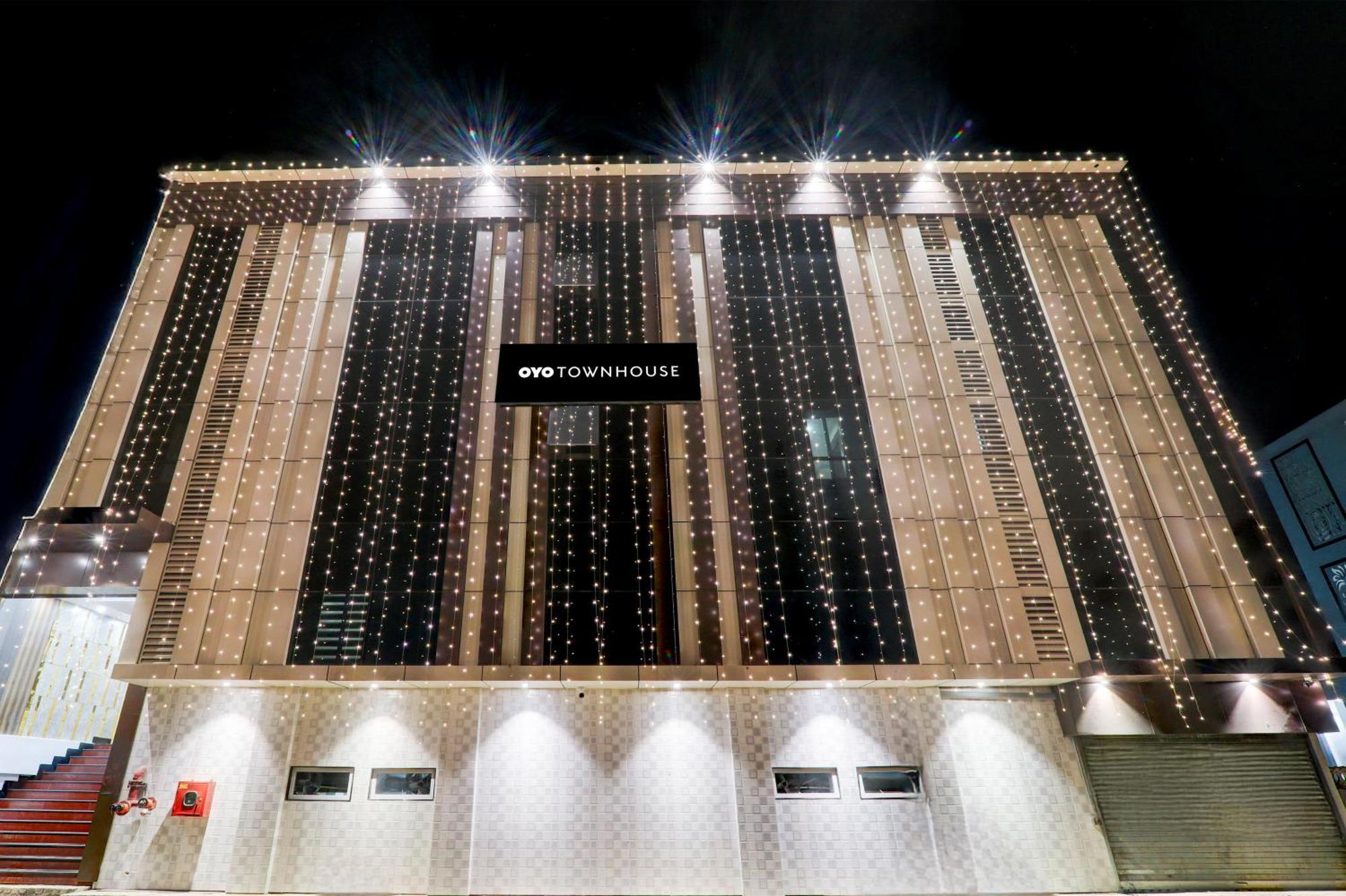 Super Townhouse Gls International Hotel Lucknow Exterior photo